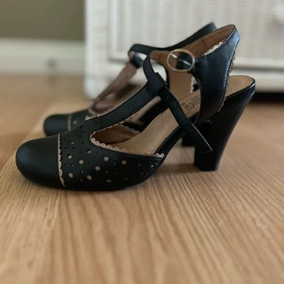 Miz Mooz Shoes Miz Mooz Leather 4 Buckle Heels Poshmark